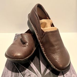 Alegria brown leather nursing shoes